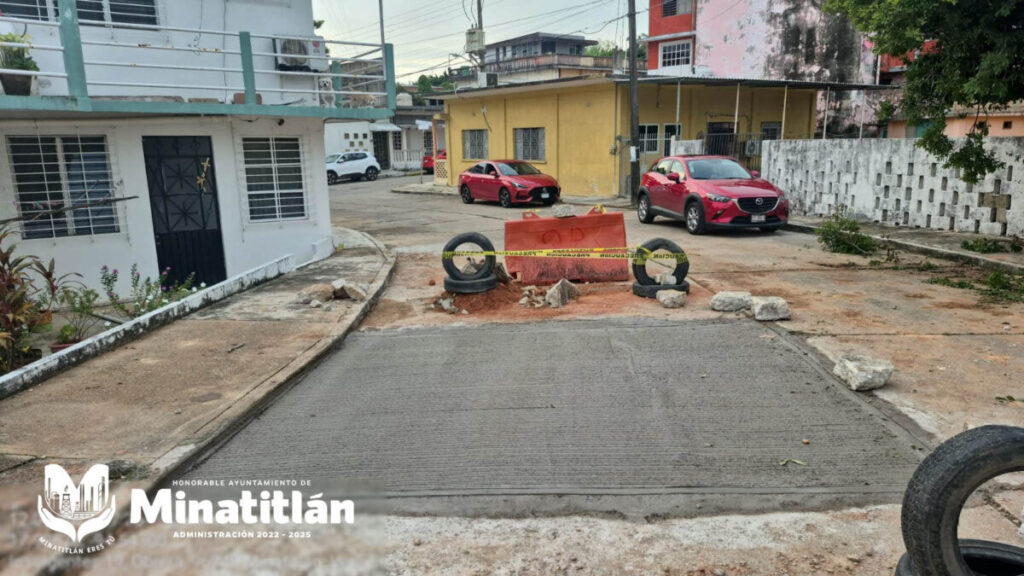 Reparación de losas en la colonia Obrera