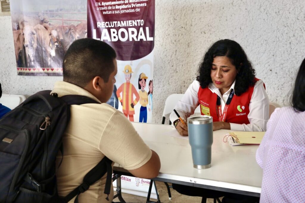 Soriana Híper ofertan vacantes en el Palacio Municipal de Minatitlán
