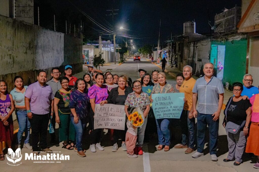 Inaugura Carmen Medel segunda etapa de pavimentación en la calle 5 de la colonia Petrolera