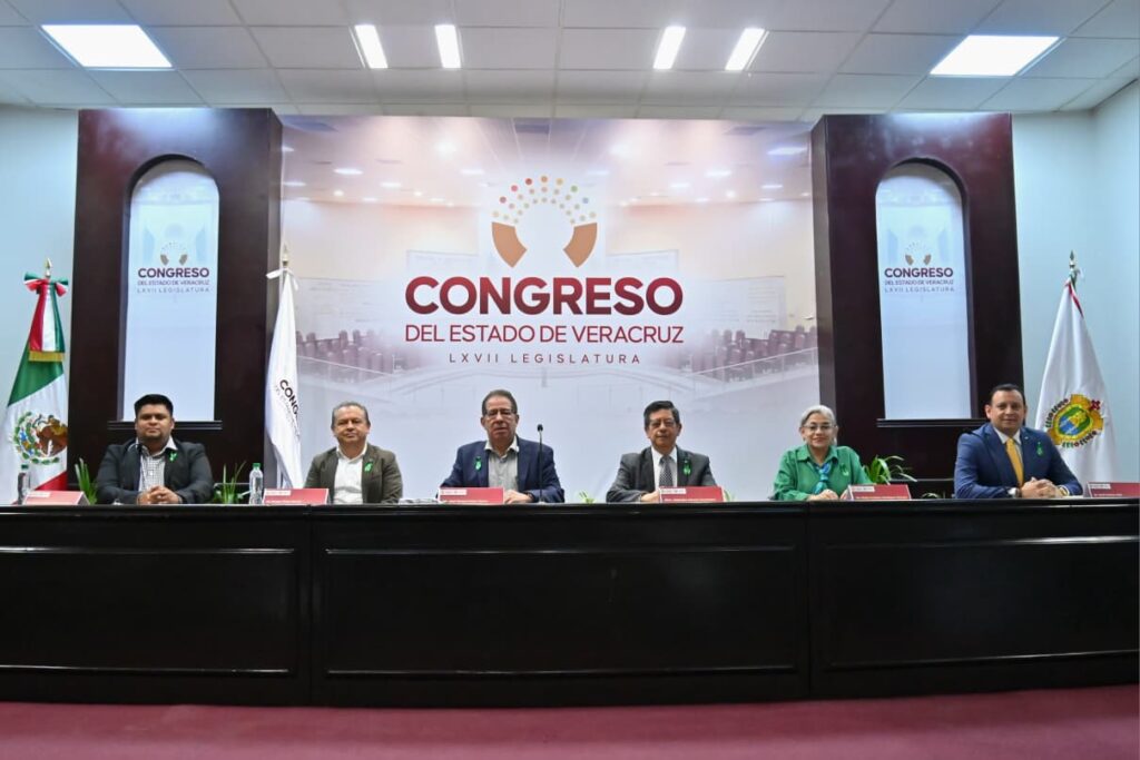 Recibe el Congreso a personas adultas mayores en conversatorio