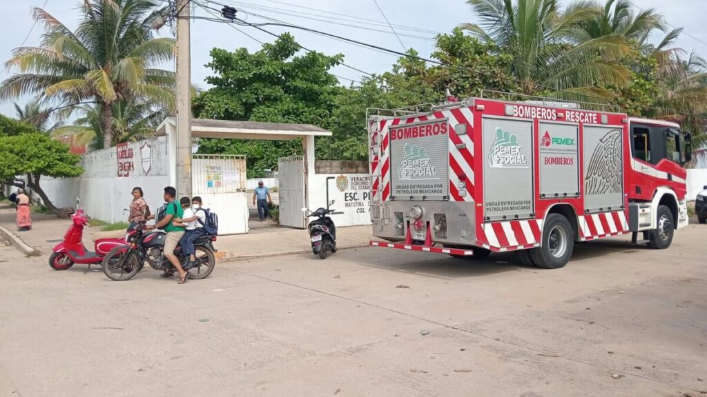 En Coatzacoalcos decenas de alumnos no pudieron concretar su regreso a las aulas por fuga de amoniaco