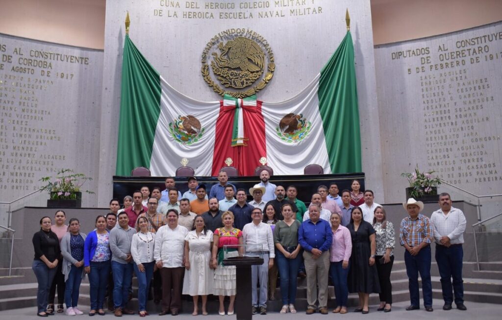 Capacitan a munícipes de la región de Papantla en materia de entrega-recepción