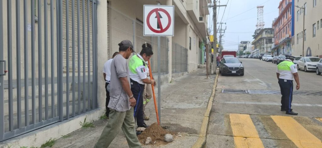 Mejoran la seguridad vial en Coatzacoalcos con nuevas señalizaciones