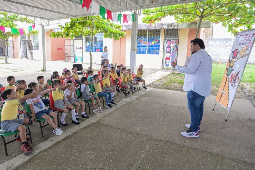 Concientizan a niños de Coatzacoalcos sobre seguridad vial