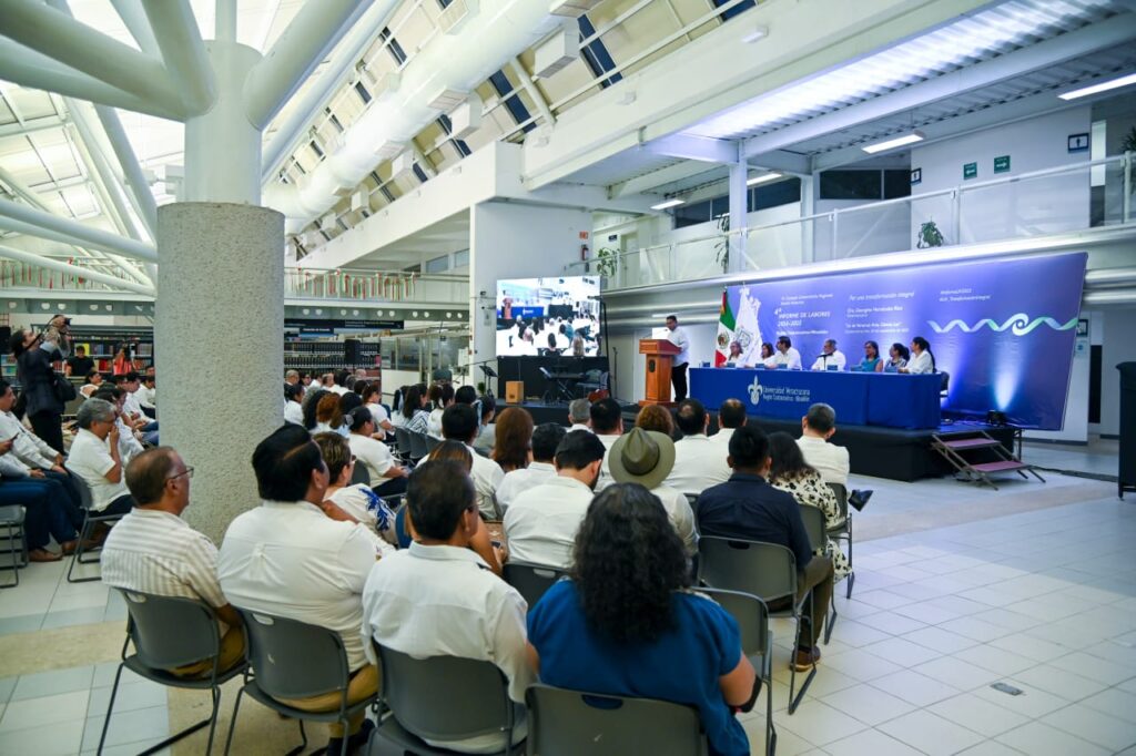 Asiste Amado Cruz Malpica a Cuarto Informe de Labores de la vicerrectora de la UV Asiste Amado Cruz Malpica a Cuarto Informe de Labores de la vicerrectora de la UV