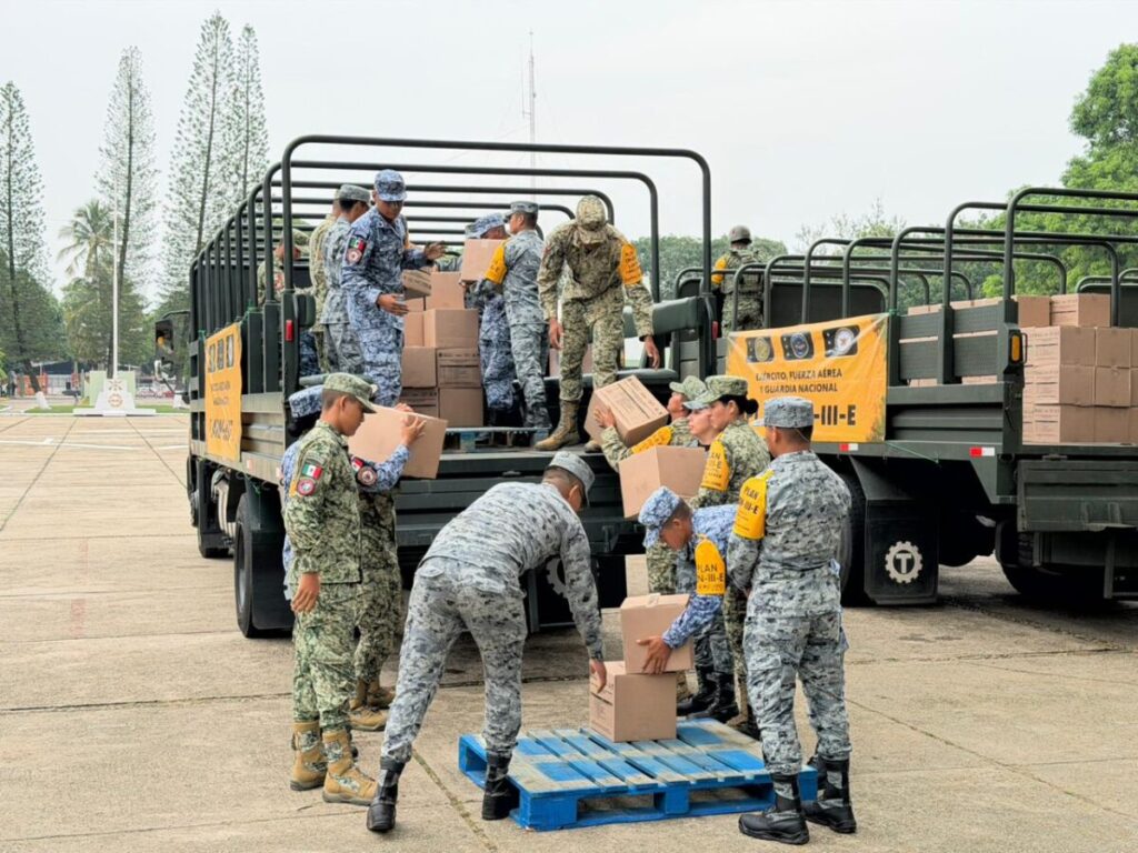 Ejército, Guardia Nacional y Fuerza Aérea despliegan ayuda humanitaria en comunidades inundadas en el sur