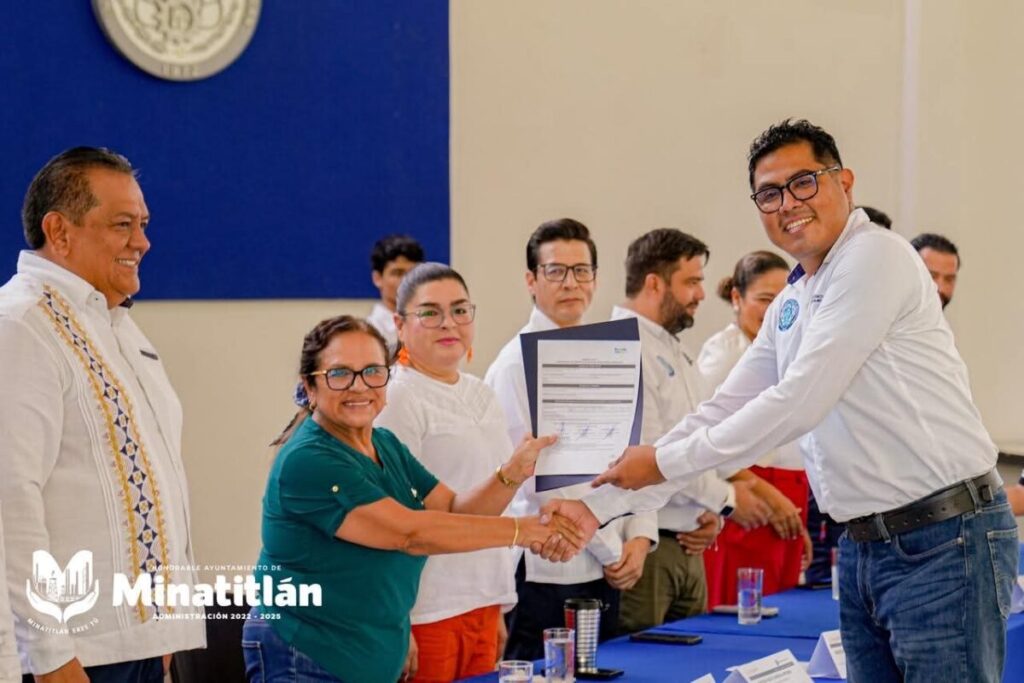 Carmen Medel Palma asiste al inicio de clases en el Instituto Tecnológico de Minatitlán