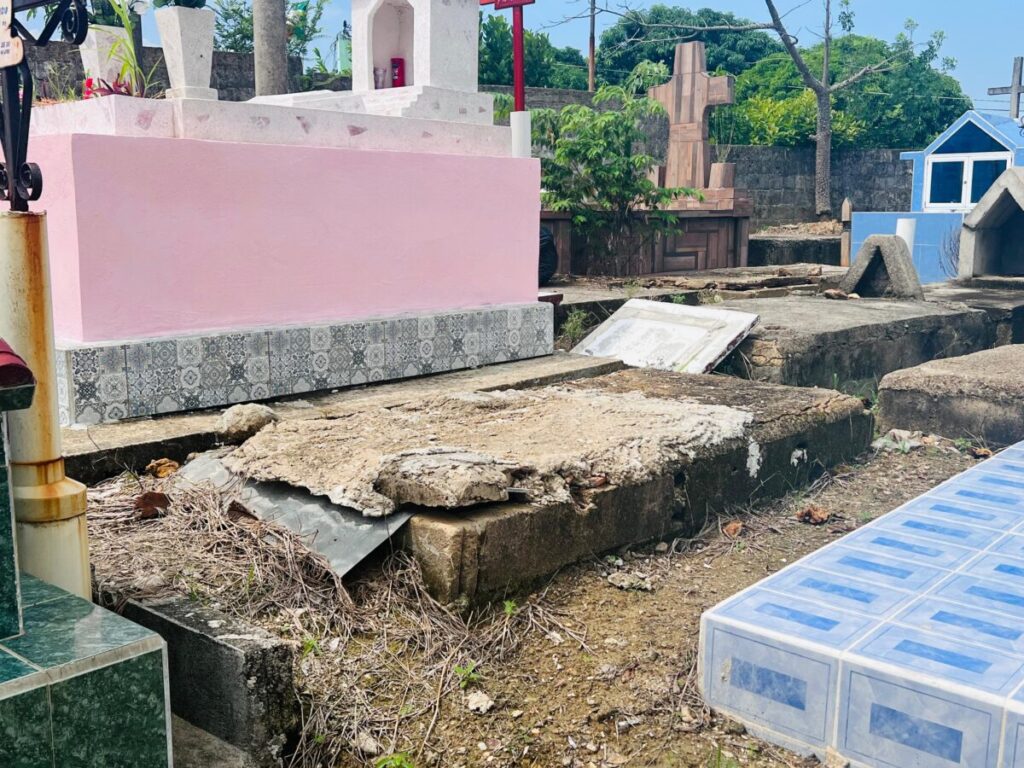 Lo que más se roban en panteones de Coatzacoalcos son cruces de fierro, detalles de aluminio y losetas Lo que más se roban en panteones de Coatzacoalcos son cruces de fierro, detalles de aluminio y losetas