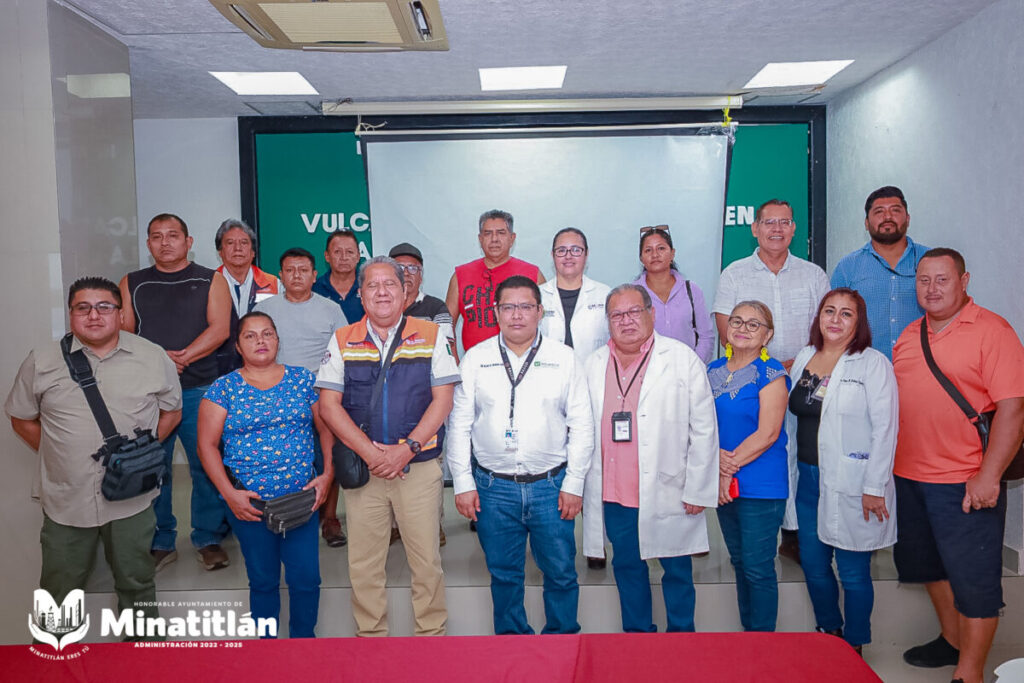 Continúan los trabajos para erradicar los criaderos del mosquito transmisor del dengue en Minatitlán