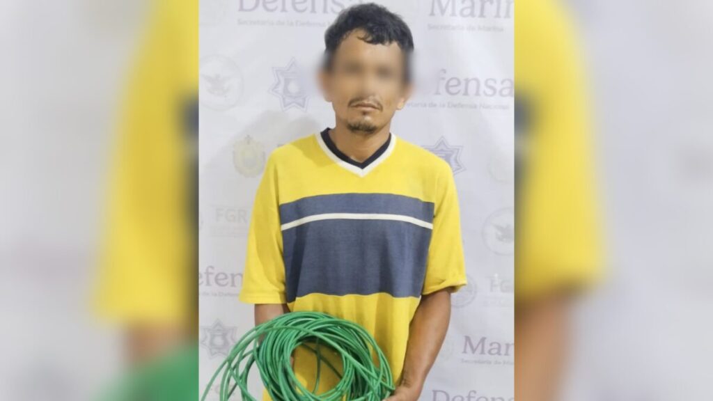 Detienen a presunto “robacables” tras persecución en Las Choapas Detienen a presunto “robacables” tras persecución en Las Choapas