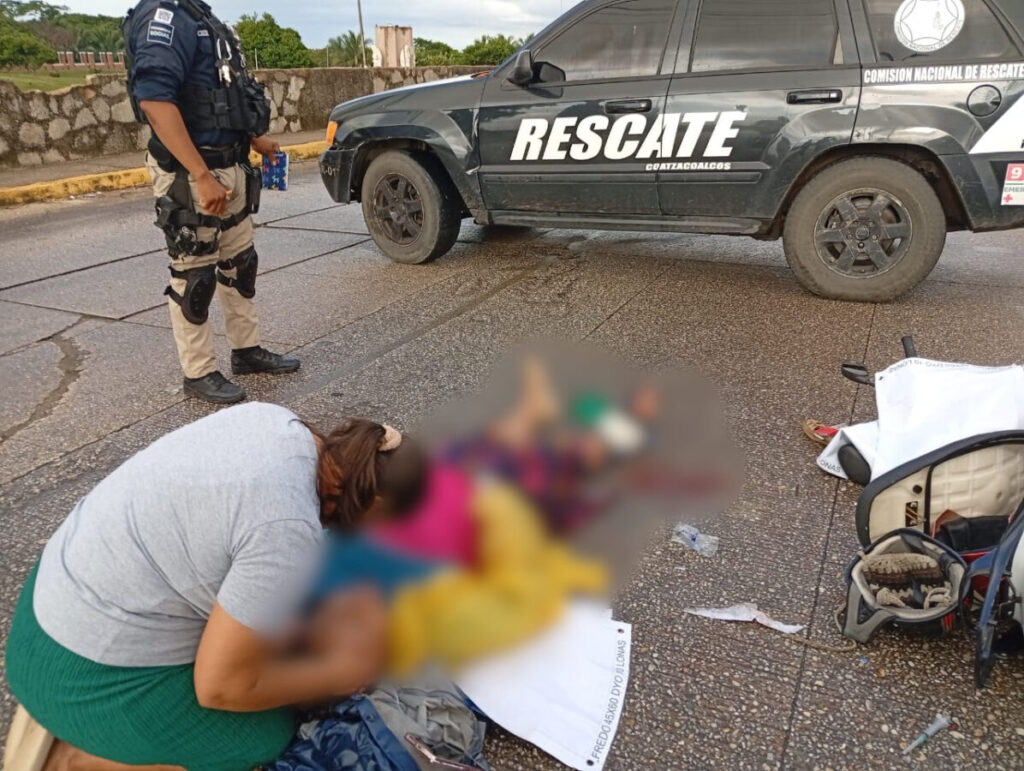 Dama sufre fractura al momento de ser impactada por una camioneta en Coatzacoalcos. Dama sufre fractura al momento de ser impactada por una camioneta en Coatzacoalcos.