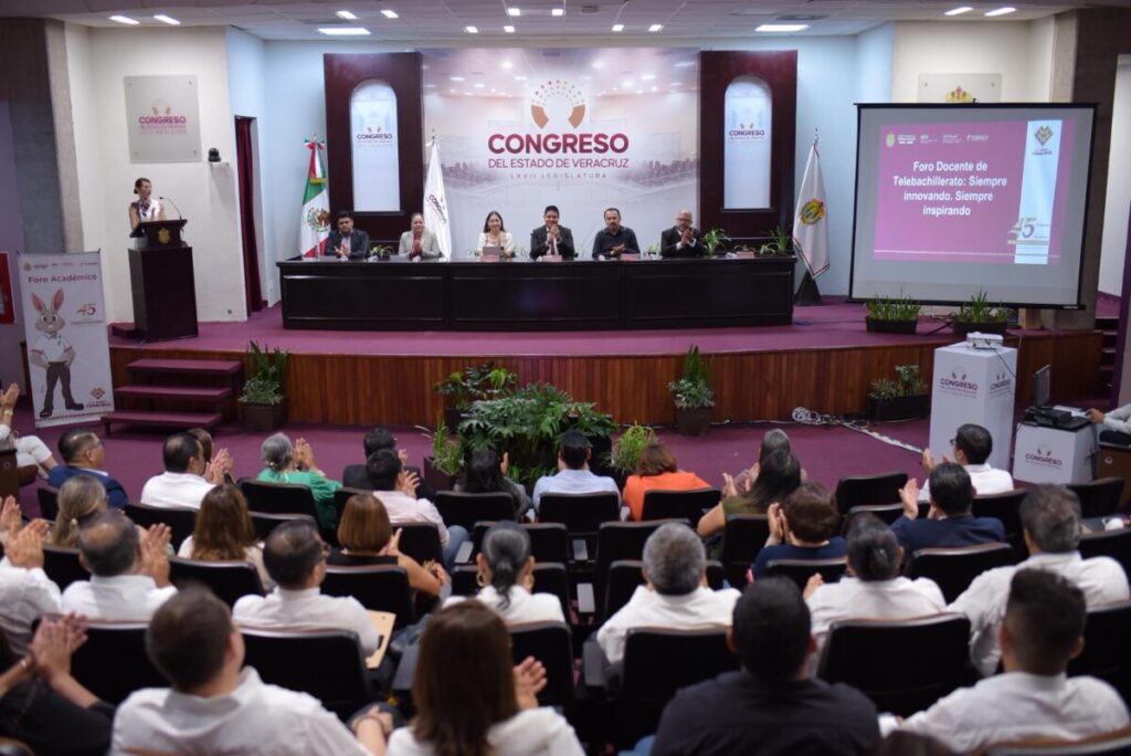 Congreso de Veracruz, aliado de las y los docentes: diputada Valeria Méndez Congreso de Veracruz, aliado de las y los docentes: diputada Valeria Méndez