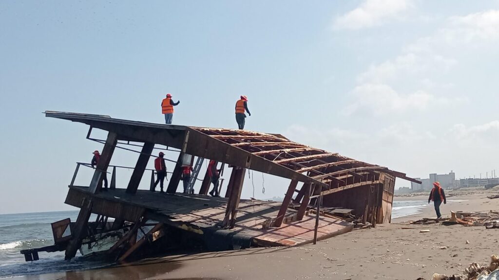 Se va el “El Atracadero”de Coatzacoalcos, halo están desmantelando Se va el “El Atracadero”de Coatzacoalcos, halo están desmantelando