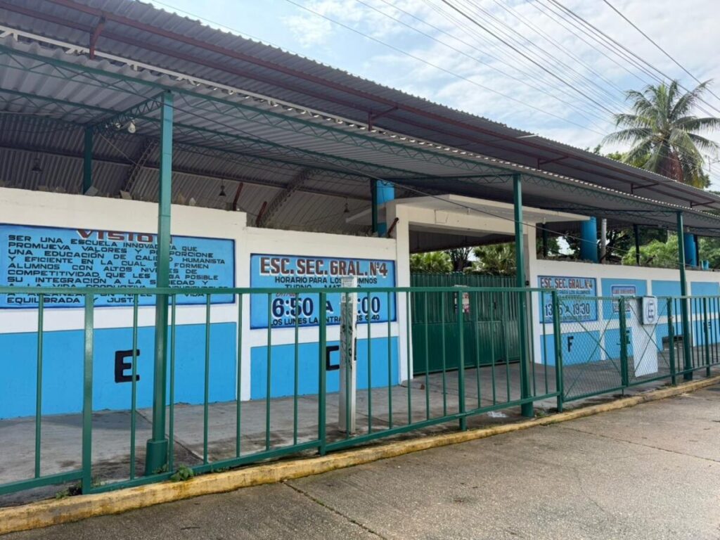 Suspenden clases en la Secundaria General No. 4 por presuntos casos de dengue y coxsackie Suspenden clases en la Secundaria General No. 4 por presuntos casos de dengue y coxsackie