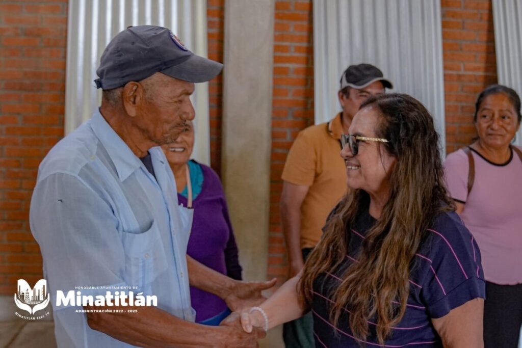 Carmen Medel Palma reafirma su compromiso con las familias de Minatitlán