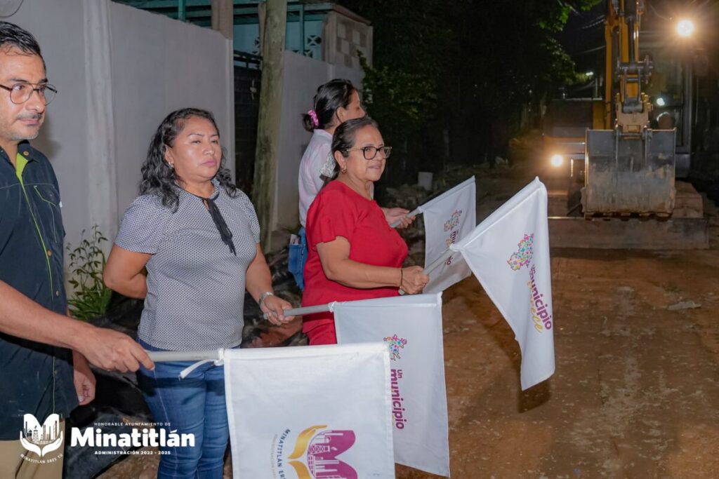 Minatitlán sigue transformándose: Inicia pavimentación en la colonia Praderas del Jagüey