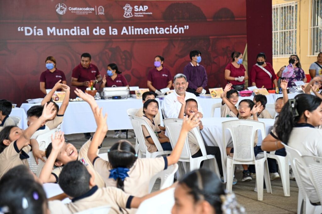 Promueve Gobierno de Coatzacoalcos la seguridad alimentaria con Feria Gastronómica en escuela primaria