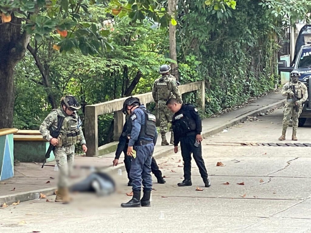 At@qu3 arm@d0 en Acayucan deja un mu3rt0 y una víct!m4 colateral At@qu3 arm@d0 en Acayucan deja un mu3rt0 y una víct!m4 colateral