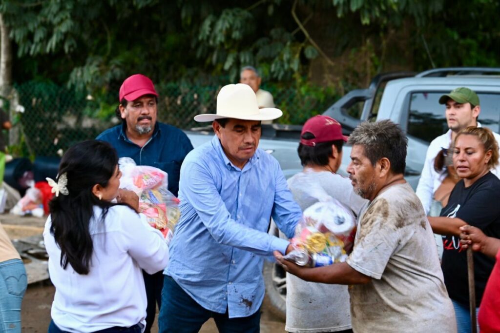 En Álamo, continúa Congreso con la entrega de ayuda para damnificados En Álamo, continúa Congreso con la entrega de ayuda para damnificados