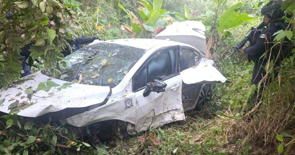 Detienen a presunto l@drón tras v!0l3nt0 r0b0 de vehículo y aparatosa volcadura en Rodríguez Clara Detienen a presunto l@drón tras v!0l3nt0 r0b0 de vehículo y aparatosa volcadura en Rodríguez Clara
