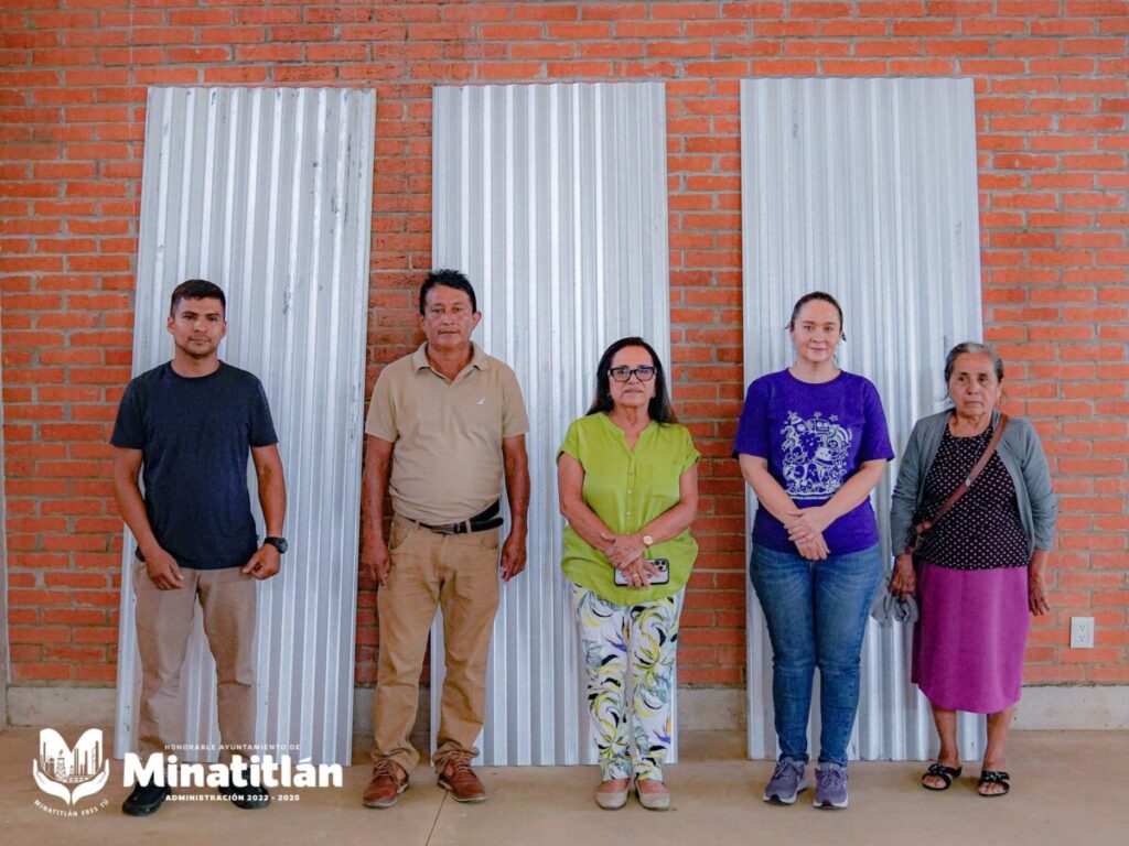Carmen Medel fortalece el apoyo a las familias con entrega de láminas