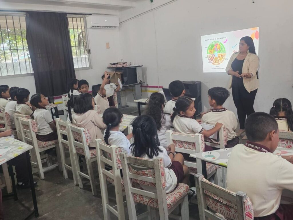 Refuerzan rendimiento escolar en Coatzacoalcos con pláticas de nutrición y salud mental