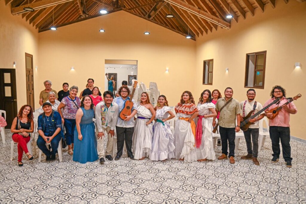 Cautiva la UV en ‘Chantli Casa del Pueblo’ con “Golpe y Raíz”