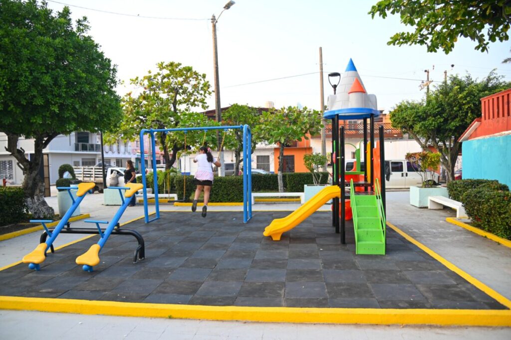 Transforma gobierno de Coatzacoalcos parque y cancha en la Esfuerzo de los Hermanos del Trabajo y Esperanza Azcón Transforma gobierno de Coatzacoalcos parque y cancha en la Esfuerzo de los Hermanos del Trabajo y Esperanza Azcón