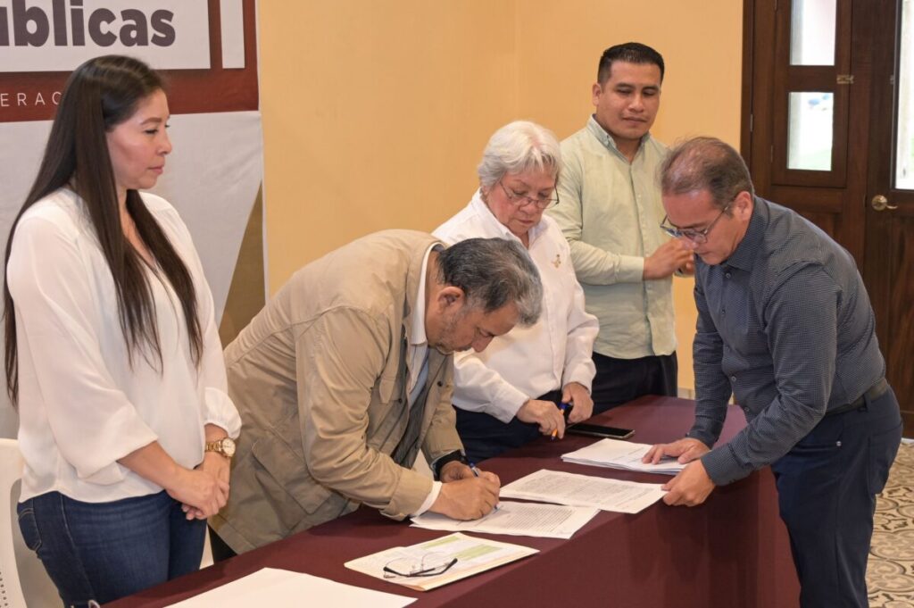Otorga Coatzacoalcos certeza jurídica a 14 escuelas con décadas de antigüedad Otorga Coatzacoalcos certeza jurídica a 14 escuelas con décadas de antigüedad