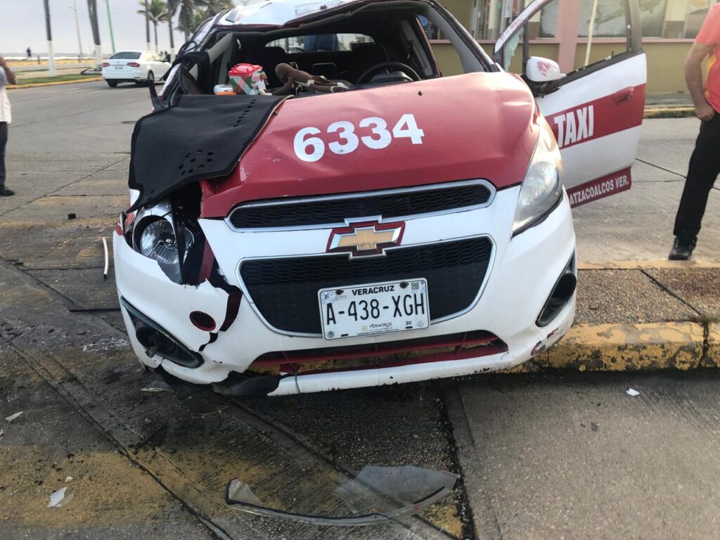 VIDEO: Aparatoso accidente deja cinco lesionados en el centro de Coatzacoalcos.