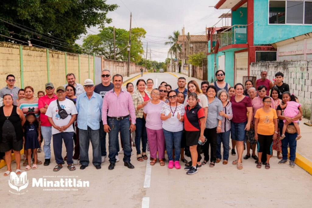 Carmen Medel Palma, inaugura pavimentación en la colonia Ejido Tacoteno Carmen Medel Palma, inaugura pavimentación en la colonia Ejido Tacoteno