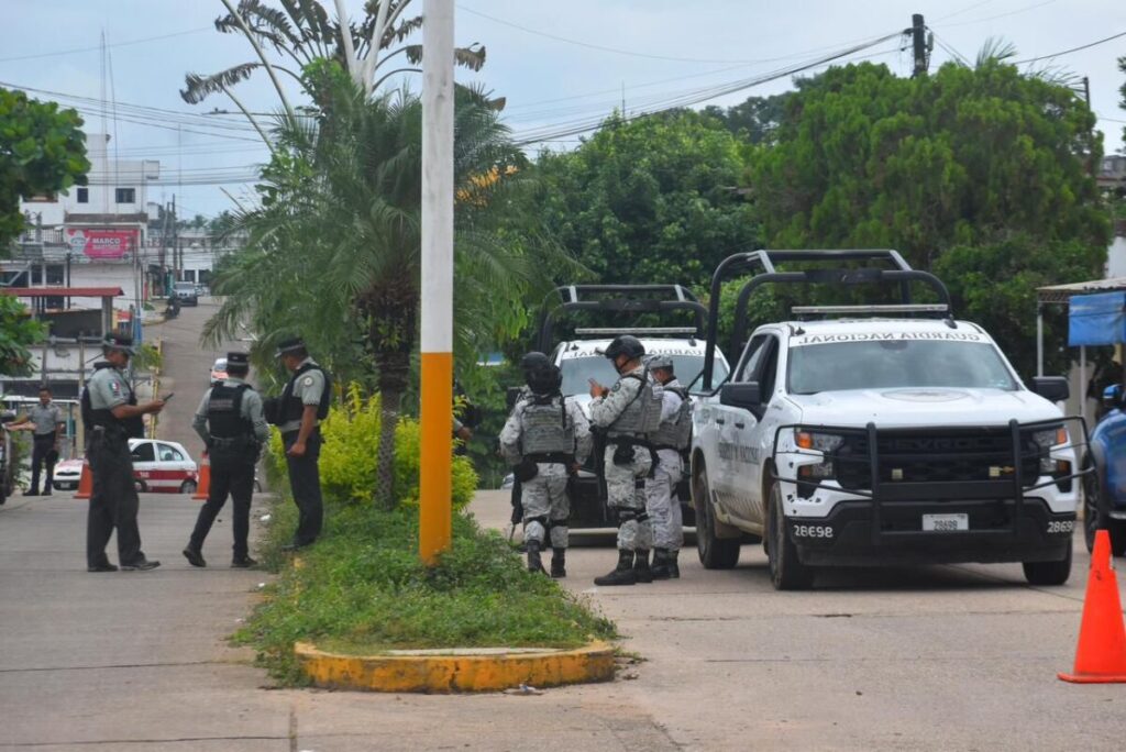 FGR confirma captura de 7 personas y aseguramiento de 4Rm@$ durante cateo en la Unidad Minera de Texistepec FGR confirma captura de 7 personas y aseguramiento de 4Rm@$ durante cateo en la Unidad Minera de Texistepec