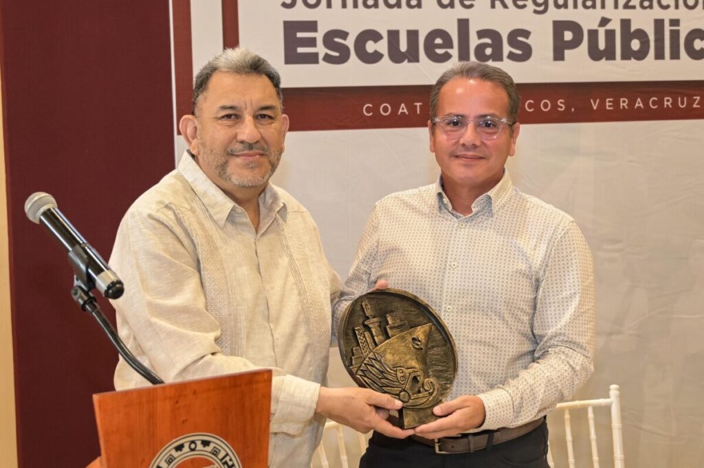 Regulariza gobierno de Coatzacoalcos 16 escuelas públicas beneficiando a más de 2 mil alumnos