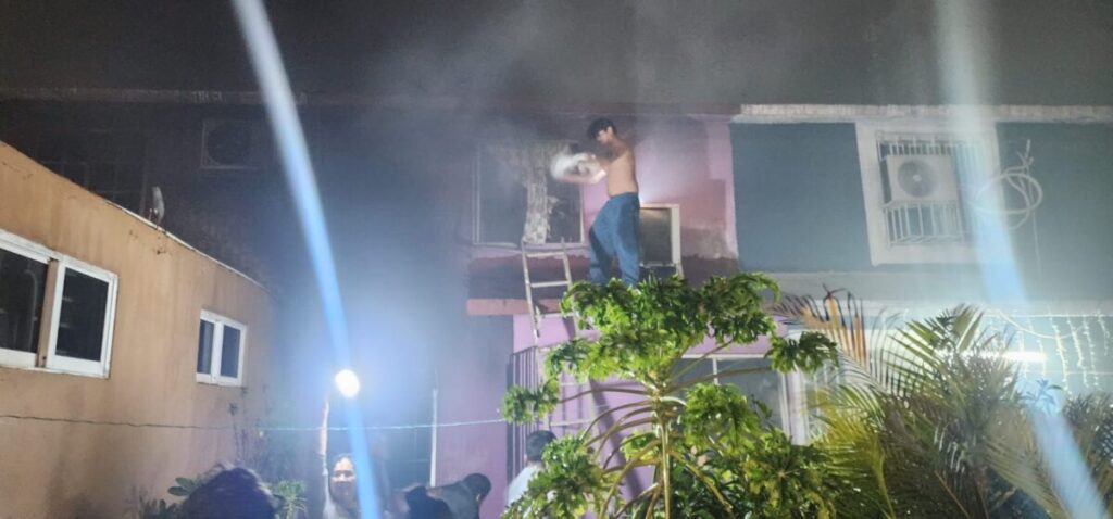Pareja de adultos mayores resultan con quem@dur@$, tras incendio en vivienda de Las Gaviotas de Coatzacoalcos.