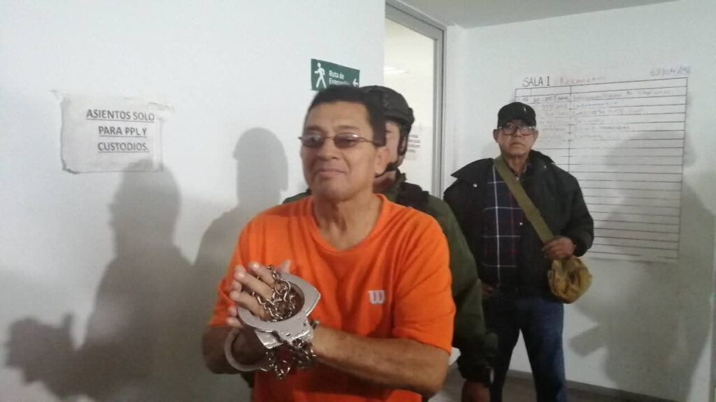 Otorgan amparo federal a Rafael León Segovia y queda sin efecto el arraigo domiciliario. Otorgan amparo federal a Rafael León Segovia y queda sin efecto el arraigo domiciliario.