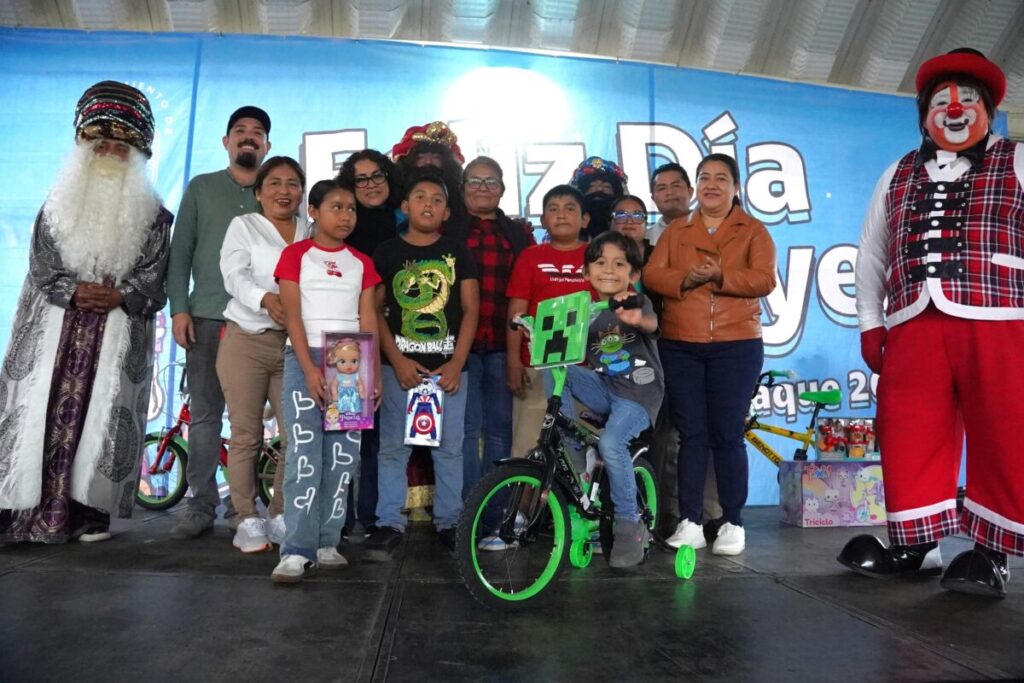 La caravana de los Reyes Magos llegó a la localidad de Estero del Pantano con muchos juguetes y sorpresas para las niñas y niños