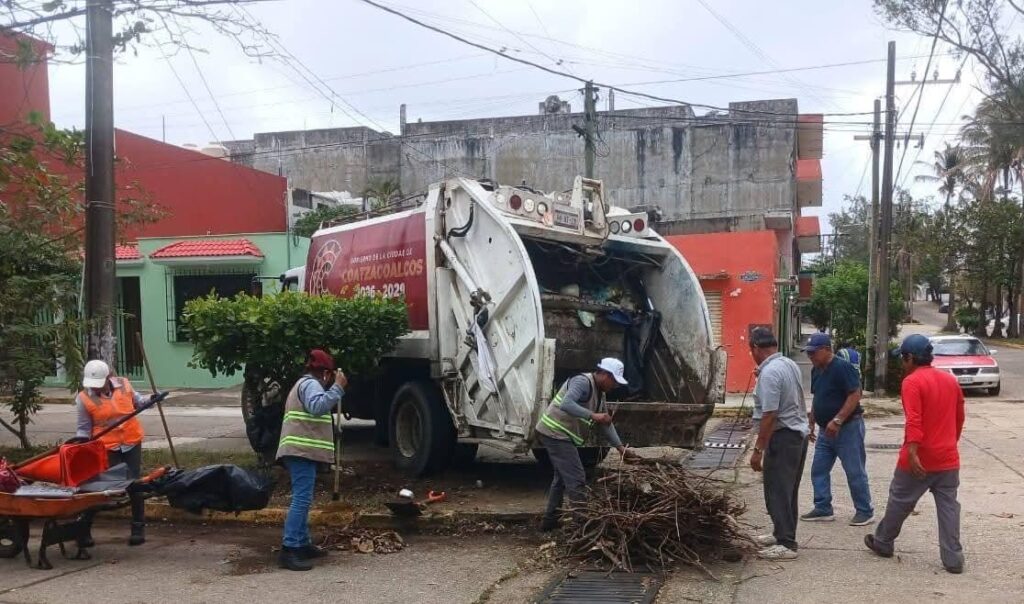 Aplicará Gobierno de Coatzacoalcos multas a quienes saquen la basura fuera de horario.