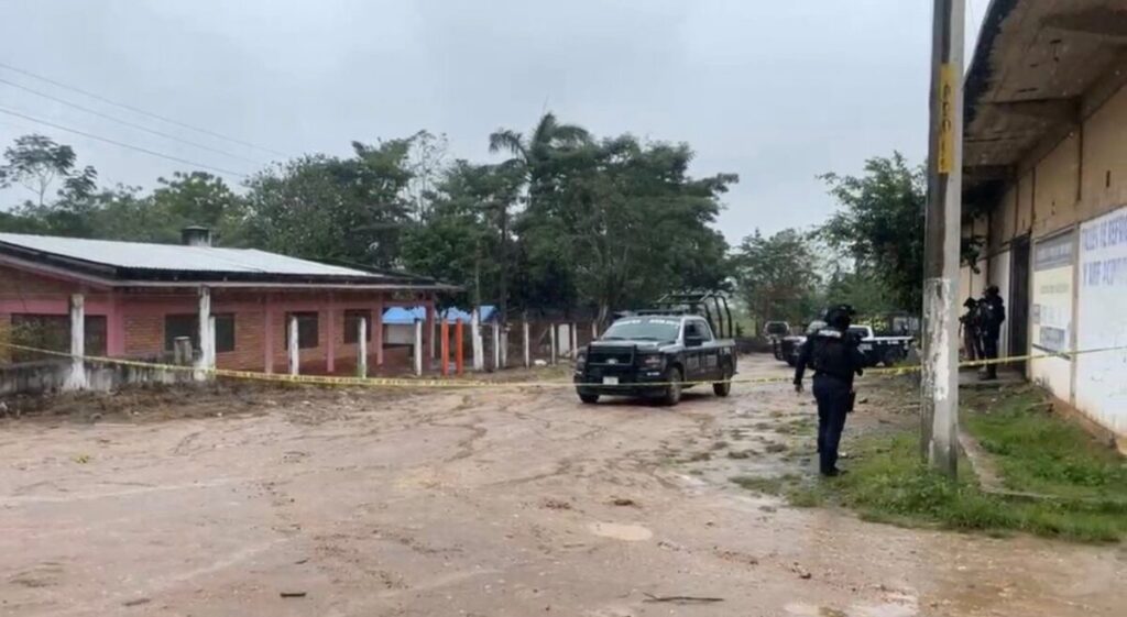 Ej3cut@n a cuatro hombres en at@qu3 arm@d0 dentro de una chatarrera de Acayucan