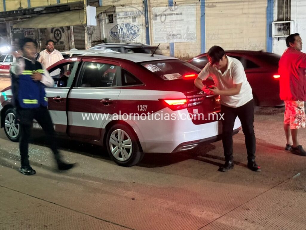 Bal3@n al chofer del taxi 1357 sobre el bulevar en Minatitlán