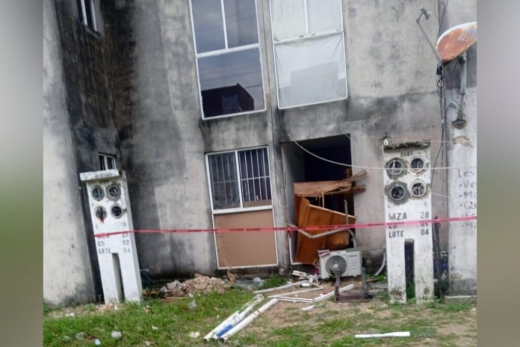 Dos adultos mayores resultan quemados tras incendio en un departamento al poniente de Coatzacoalcos.