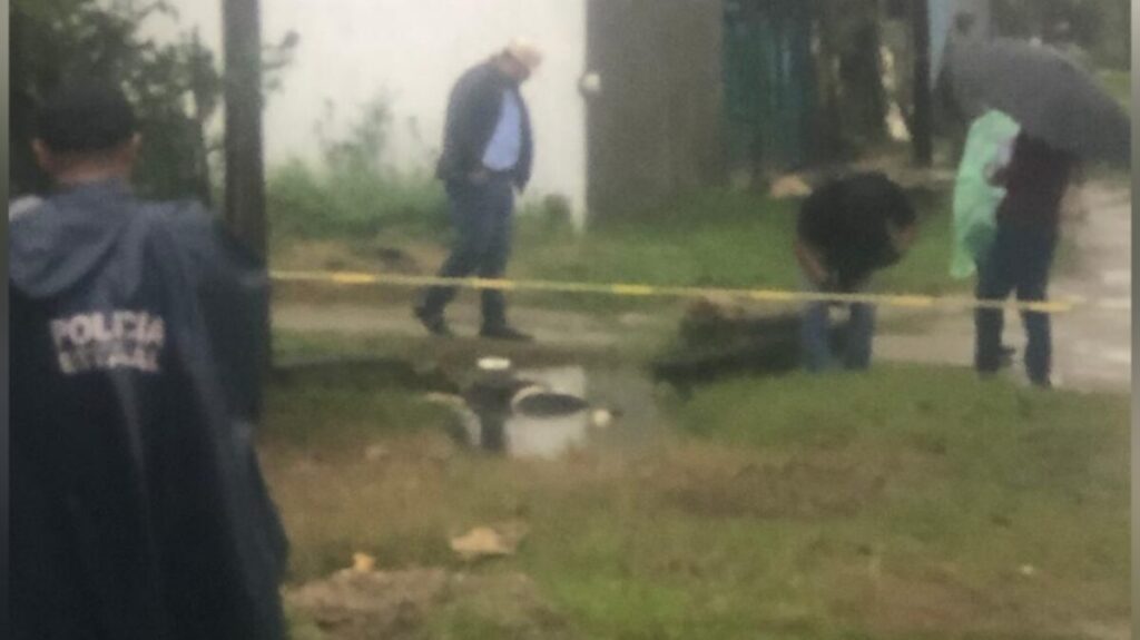 3jecut4n a masculino en la colonia Fertimex de Coatzacoalcos.