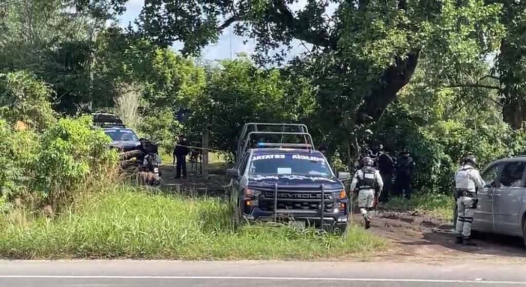 Hallan a cuatro hombres ases!n4d0$ y d3c@pit@d0$ dentro de un rancho en Sayula de Alemán