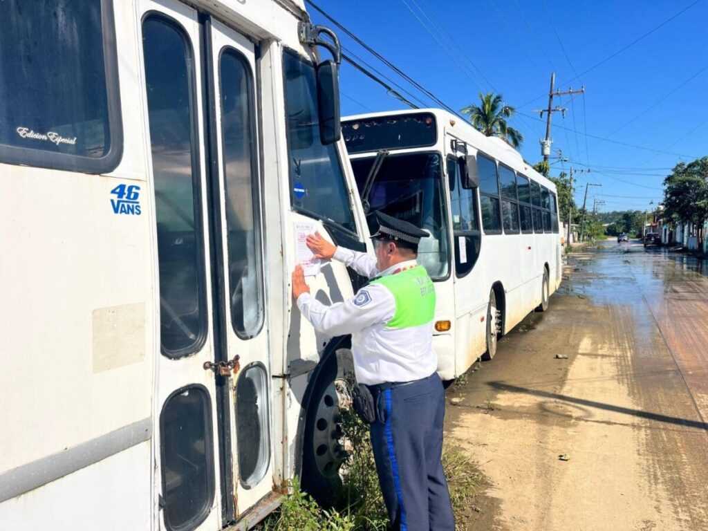Retiran 35 autos abandonados en Coatzacoalcos y refuerzan operativos contra el desorden urbano.