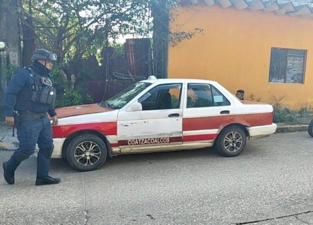 Recuperan taxi robado en Coatzacoalcos tras operativo en Minatitlán; hay un detenido.