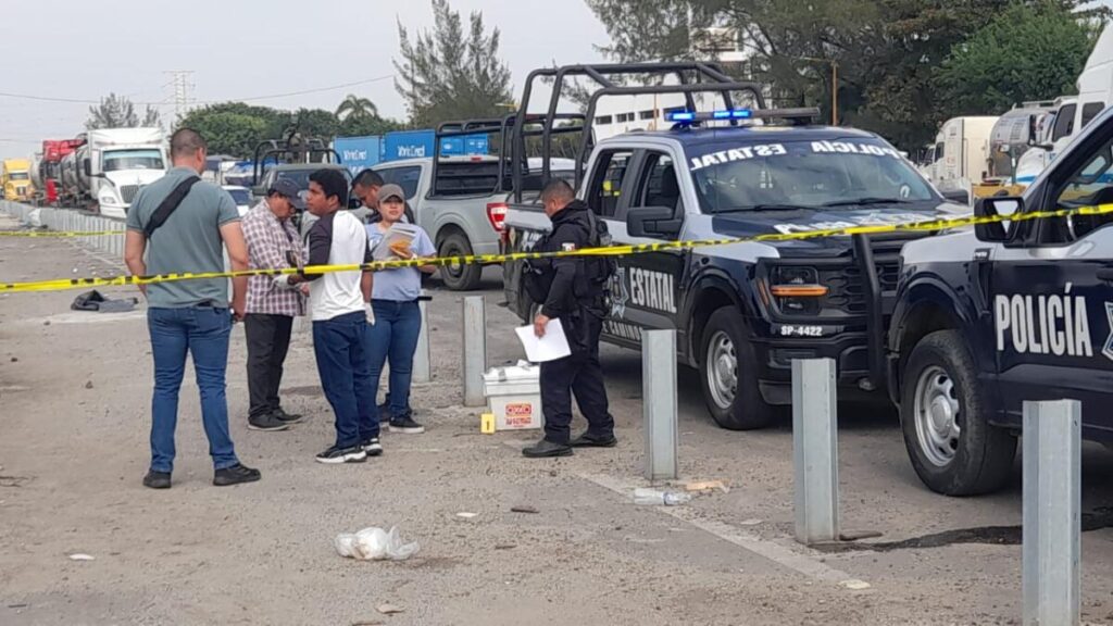  Localizan tercera hielera con r3$t0$ hum4n0$ en la carretera Coatzacoalcos-Villahermosa.