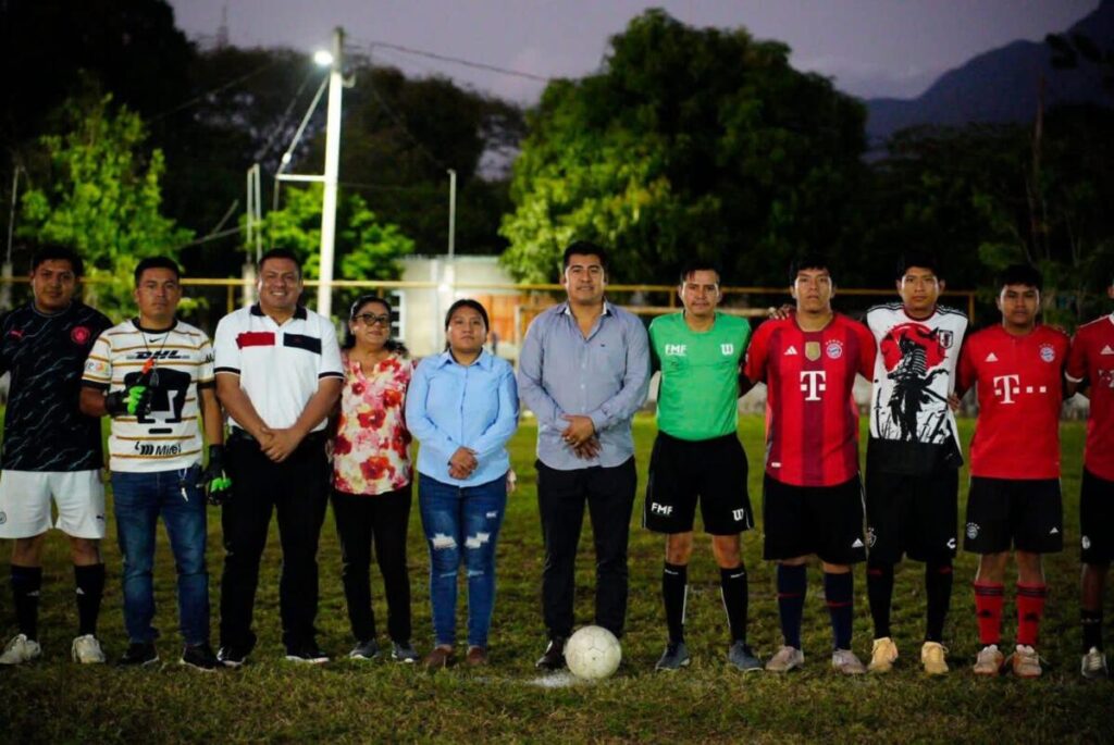 Inicia el Torneo de Fut 7 Varonil en Tatahuicapan.