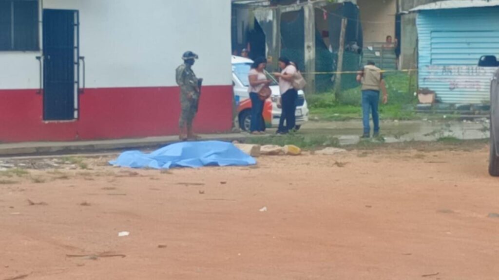 Hombre pierde la vida tras l@nz@rs3 de puente en la Avenida Uno de Coatzacoalcos Hombre pierde la vida tras l@nz@rs3 de puente en la Avenida Uno de Coatzacoalcos