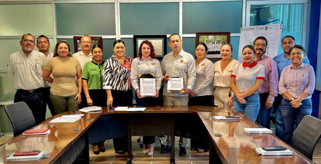 Firma Tec. La Venta importante convenio con la CEUNIV.