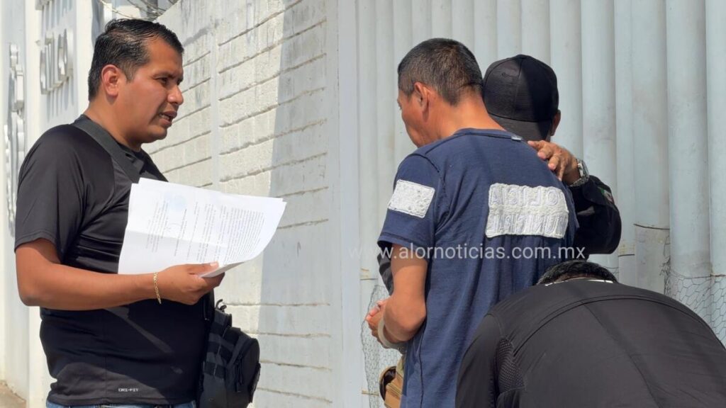 Detienen a comandante de Hidalgotitlán por presunto incumplimiento de un deber legal.