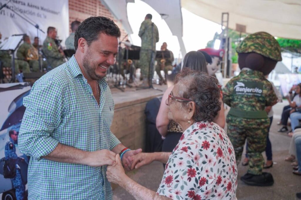 Cosoleacaque disfrutó de una espectacular presentación musical de la Sexta Región Militar